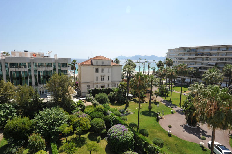 Cannes Ventes, appartements et villas en vente  Cannes, Mougins, Cap d'Antibes, Thoule, copyrights John and John Real Estate, photo Rf 270-01