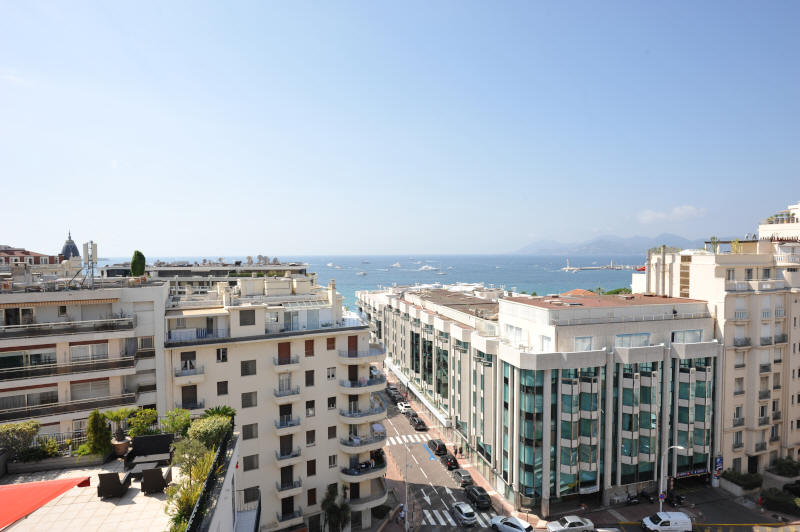Cannes Ventes, appartements et villas en vente  Cannes, Mougins, Cap d'Antibes, Thoule, copyrights John and John Real Estate, photo Rf 711-02